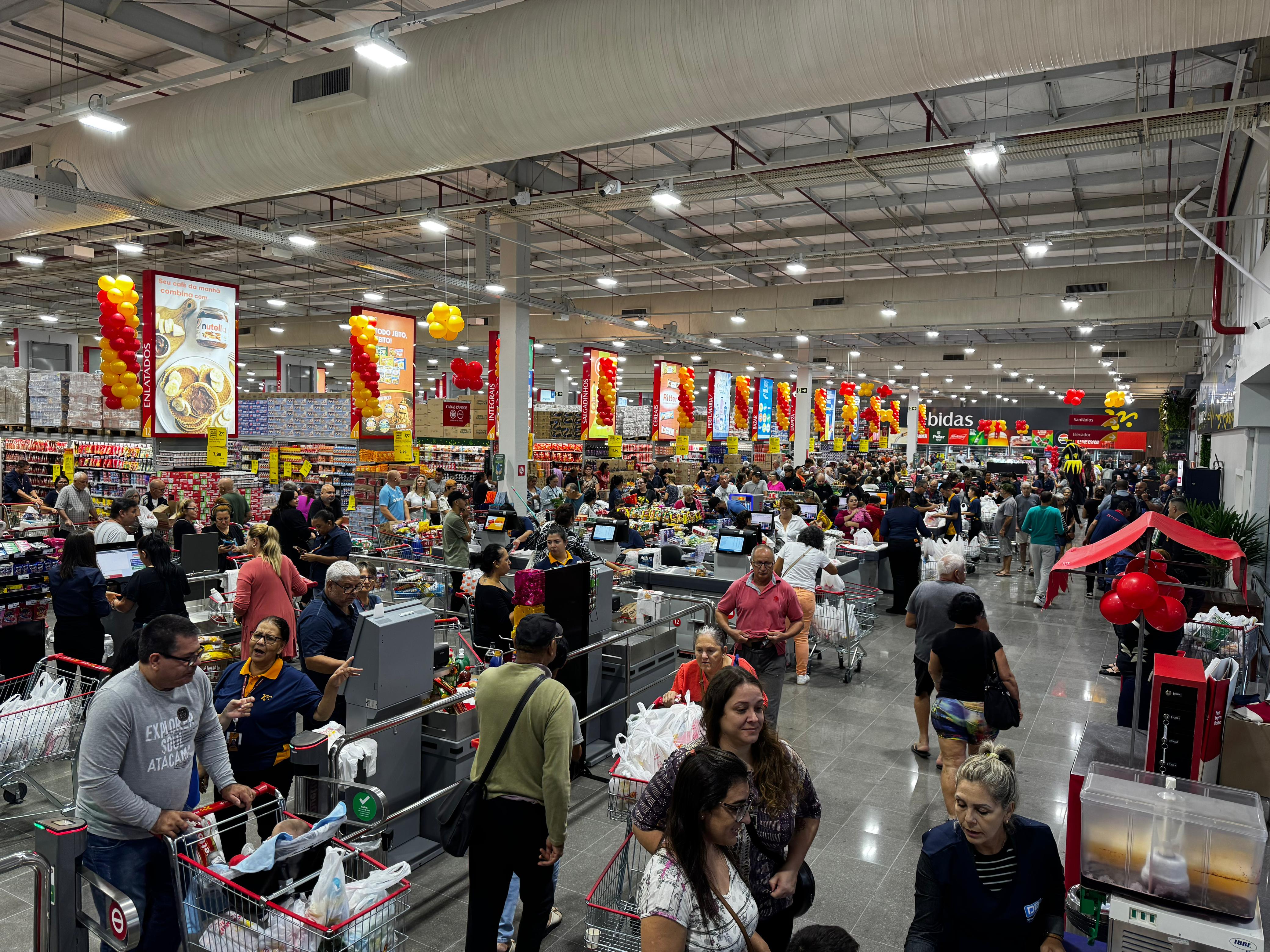 Interior do Macromix Atacado em Esteio durante inauguração
