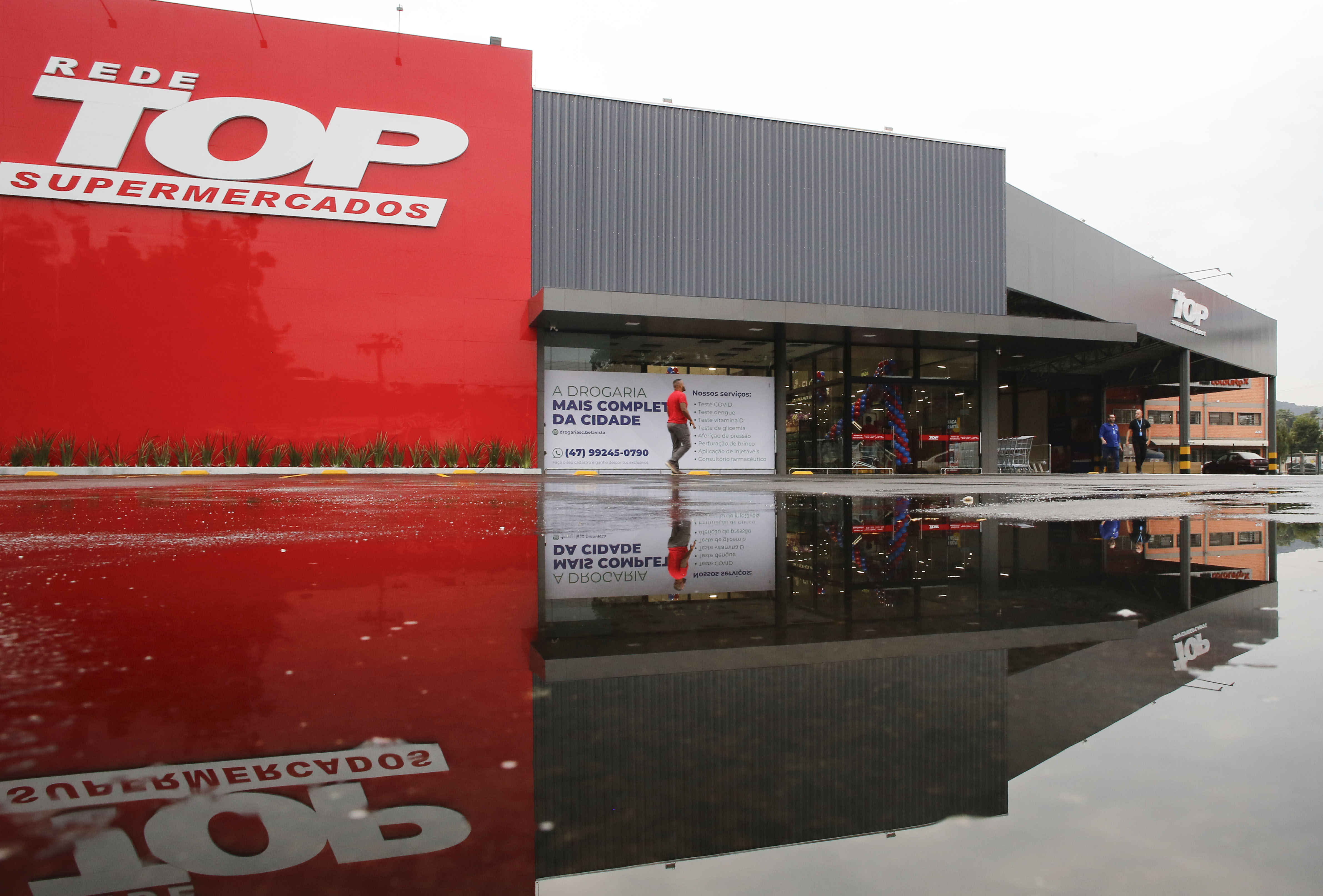 Fachada de nova unidade da Rede Top em Gaspar