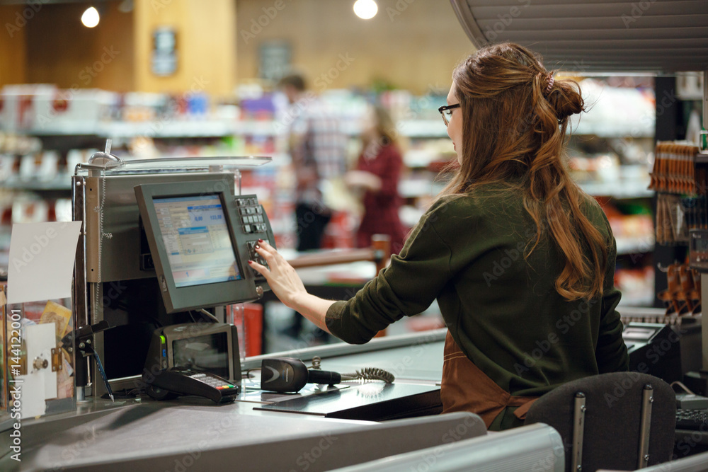 Caixa de supermercado adobe stock