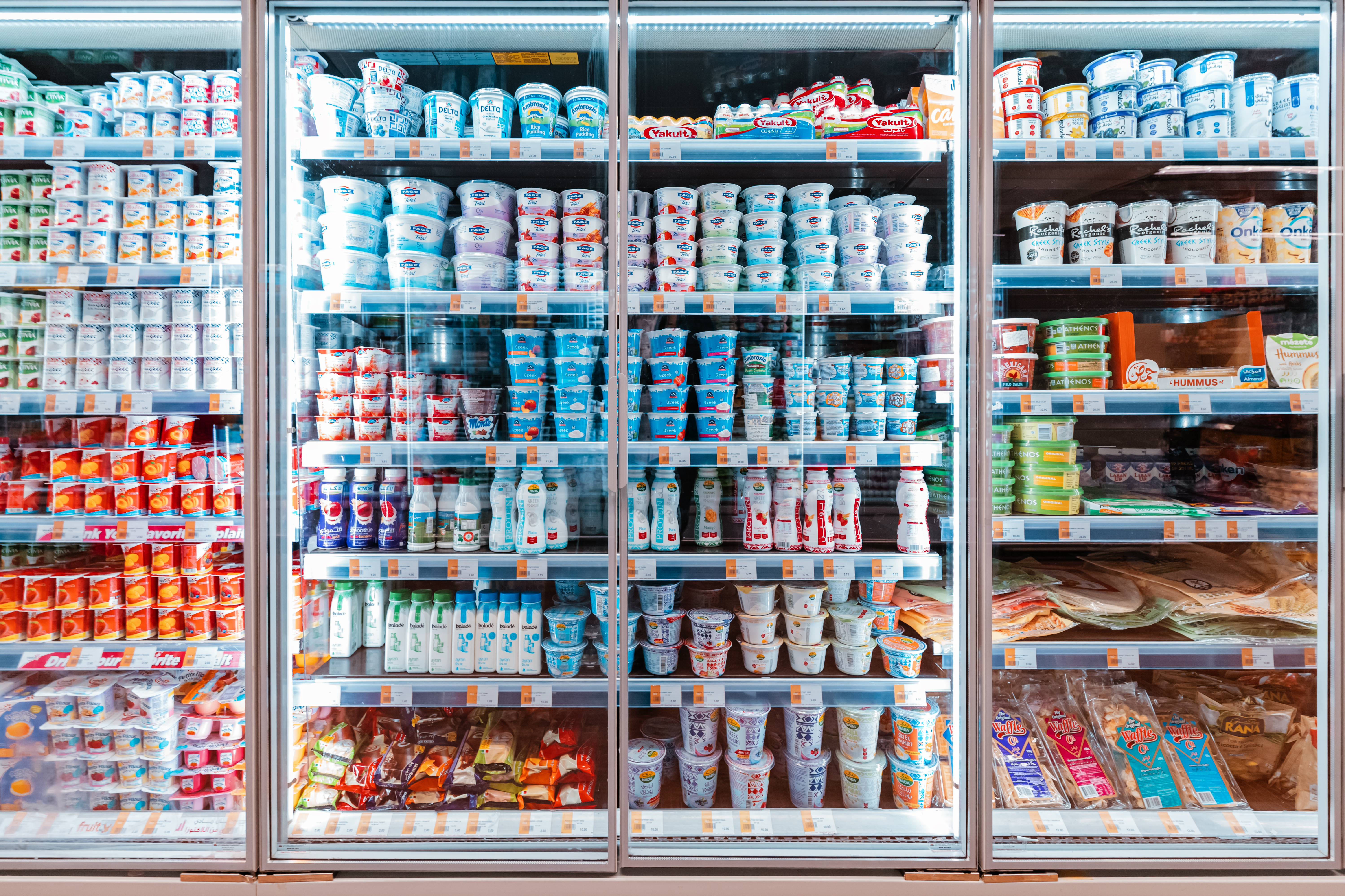 Gôndola supermercado iogurte laticínios