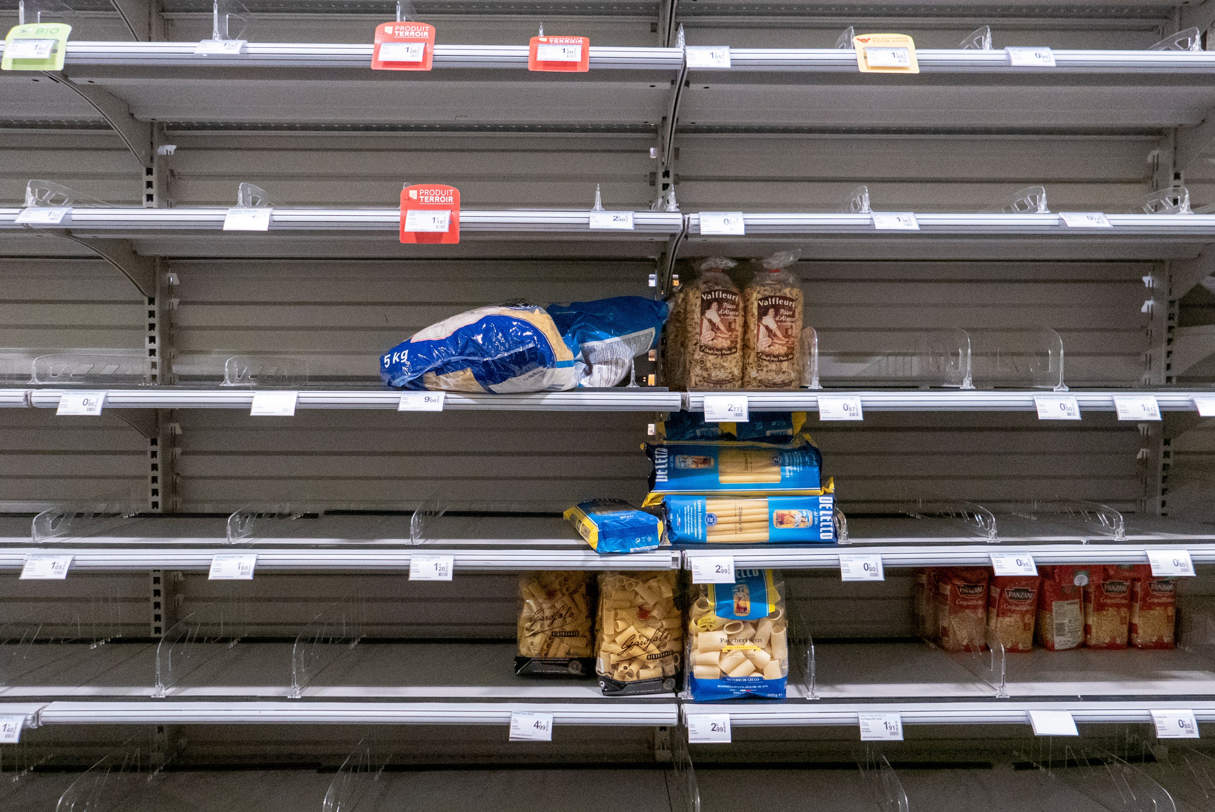 prateleira gôndola vazia supermercado ruptura