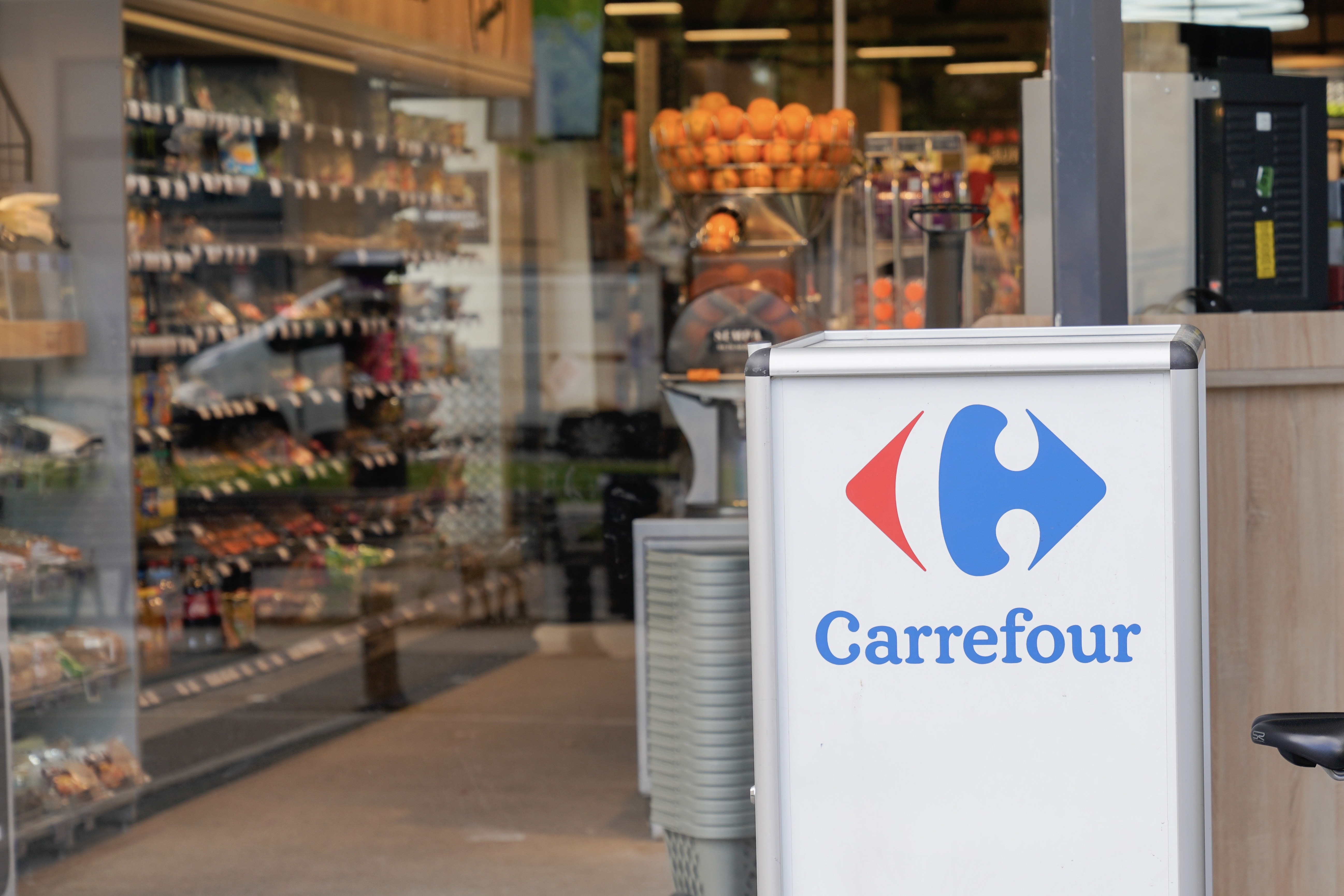 Carrefour totem entrada de loja