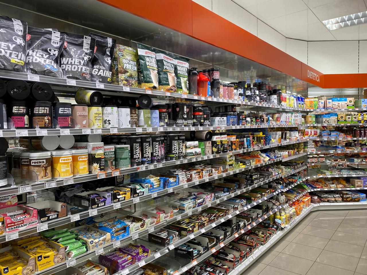 SEÇÃO DE SUPLEMENTOS E PRODUTOS À BASE DE PROTEÍNA