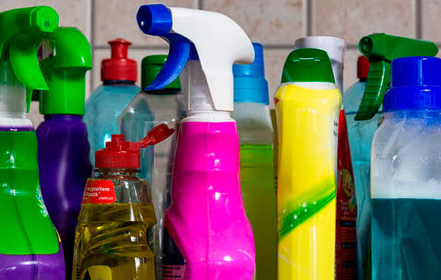 Preocupação com Covid-19 eleva consumo de detergentes e água sanitária