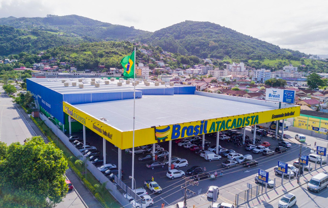 Atacadista inaugura loja em Blumenau